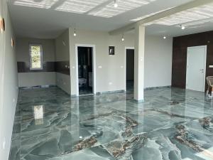 Prodej bytu 2+kk, Kruče, Černá Hora, 89 m2