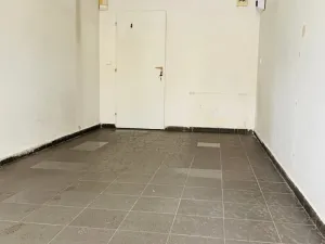 Pronájem obchodního prostoru, Hradec Králové, Dukelská třída, 20 m2