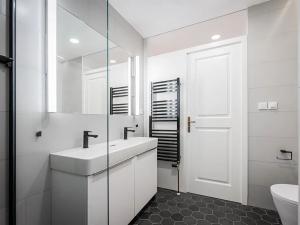 Pronájem bytu 2+1, Praha - Malá Strana, Vlašská, 87 m2