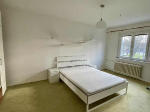Pronájem bytu 2+1, Kroměříž, Velehradská, 56 m2