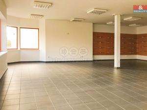Prodej obchodního prostoru, Uherské Hradiště, Tř. Maršála Malinovského, 300 m2