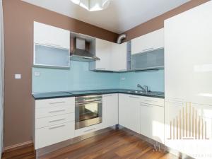 Pronájem bytu 1+kk, Praha - Vysočany, Na Harfě, 43 m2