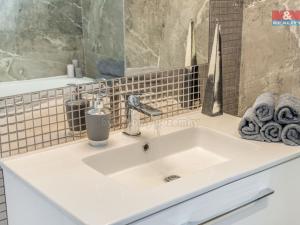 Prodej rodinného domu, Postřižín, Pod Dubem, 94 m2
