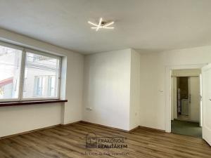 Pronájem bytu 2+kk, Hranice - Hranice I-Město, Pernštejnské náměstí, 44 m2