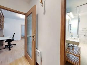 Pronájem bytu 2+kk, Praha - Holešovice, U městských domů, 45 m2