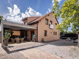Prodej obchodního prostoru, Zeleneč, Jitrocelová, 150 m2