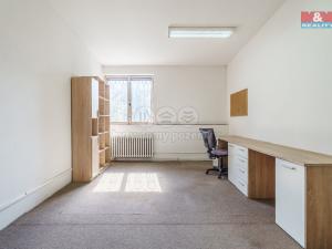Prodej obchodního prostoru, Karlovy Vary - Doubí, Studentská, 1923 m2