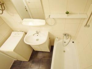 Pronájem bytu 1+1, Praha - Strašnice, Nad Primaskou, 41 m2
