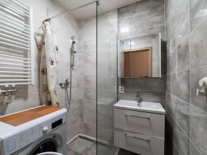 Prodej bytu 3+1, Praha - Kobylisy, Vršní, 65 m2