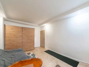 Prodej bytu 3+1, Praha - Kobylisy, Vršní, 65 m2