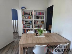 Prodej bytu 3+1, Opava, Komenského, 69 m2
