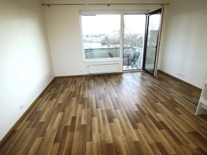 Pronájem bytu 1+kk, Praha - Hloubětín, Saarinenova, 32 m2