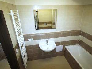 Pronájem bytu 1+kk, Praha - Hloubětín, Saarinenova, 32 m2