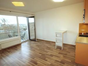 Pronájem bytu 1+kk, Praha - Hloubětín, Saarinenova, 32 m2