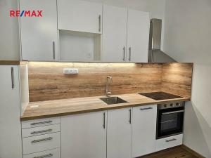 Pronájem bytu 2+kk, Praha - Vysočany, Mlékárenská, 49 m2