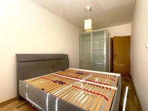 Pronájem bytu 2+kk, Praha - Dolní Měcholupy, Kryšpínova, 54 m2