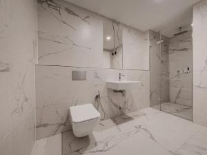Prodej bytu 2+kk, Praha - Bubeneč, Vítězné náměstí, 59 m2
