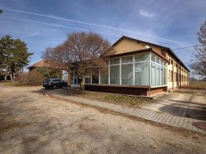 Prodej výrobních prostor, Branišovice, 2418 m2