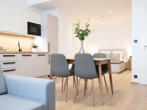 Pronájem bytu 1+kk, Praha - Karlín, Pobřežní, 65 m2