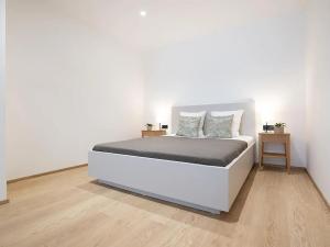 Pronájem bytu 1+kk, Praha - Karlín, Pobřežní, 65 m2