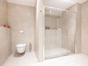 Pronájem bytu 1+kk, Praha - Karlín, Pobřežní, 65 m2