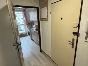 Pronájem bytu 2+kk, Praha - Vysočany, Pod strojírnami, 57 m2