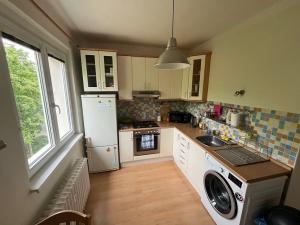 Pronájem bytu 2+1, Praha - Dejvice, Evropská, 62 m2