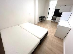Pronájem bytu 1+kk, Praha - Hloubětín, Poděbradská, 28 m2