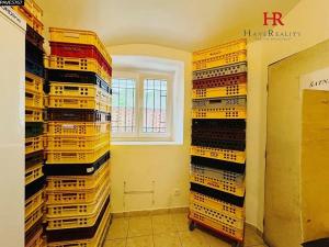 Pronájem obchodního prostoru, Benešov, Masarykovo náměstí, 72 m2