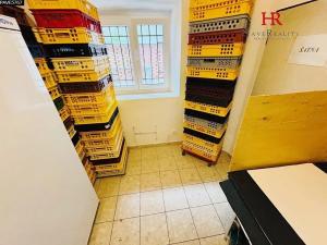 Pronájem obchodního prostoru, Benešov, Masarykovo náměstí, 72 m2