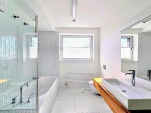 Pronájem bytu 4+kk, Praha - Smíchov, U Dívčích hradů, 119 m2