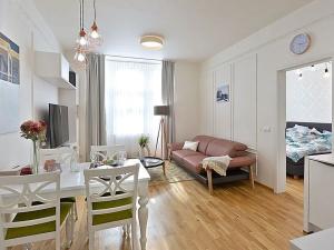 Pronájem bytu 2+kk, Praha - Bubeneč, Korunovační, 53 m2