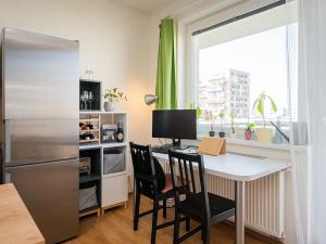 Pronájem bytu 2+kk, Praha - Horní Měcholupy, Mantovská, 66 m2