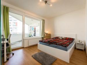 Pronájem bytu 2+kk, Praha - Horní Měcholupy, Mantovská, 66 m2