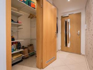 Pronájem bytu 2+kk, Praha - Horní Měcholupy, Mantovská, 66 m2