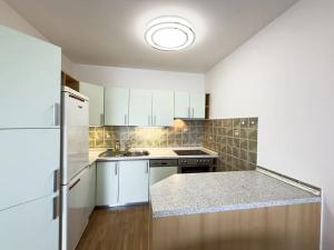 Pronájem bytu 2+kk, Praha - Strašnice, Názovská, 68 m2