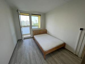 Pronájem bytu 3+kk, Praha - Petrovice, Rezlerova, 75 m2