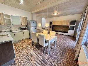 Pronájem bytu 3+kk, Holubice, Sadová, 80 m2