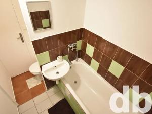 Pronájem bytu 2+1, Karlovy Vary, Dvořákova, 67 m2
