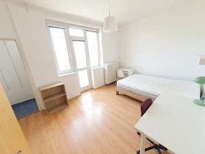 Pronájem bytu 1+kk, Praha - Nusle, 5. května, 29 m2