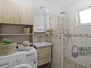 Prodej bytu 3+1, Desná, Finská, 59 m2