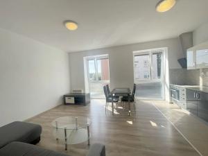 Pronájem bytu 2+kk, Praha - Záběhlice, Ke skalkám, 49 m2