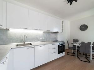 Pronájem bytu 2+kk, Praha - Hloubětín, Poděbradská, 62 m2