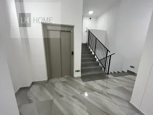 Prodej obchodního prostoru, Karlovy Vary, 72 m2