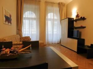 Pronájem bytu 2+kk, Praha - Nové Město, Hálkova, 45 m2
