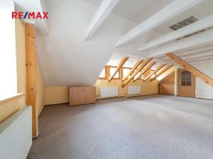 Pronájem kanceláře, Šumperk, nám. Míru, 200 m2