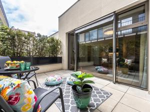 Pronájem bytu 1+1, Praha - Smíchov, Na Valentince, 50 m2