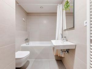 Pronájem bytu 1+kk, Praha - Holešovice, U průhonu, 35 m2