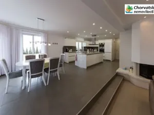 Prodej rodinného domu, Otočac, Chorvatsko, 200 m2