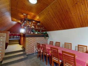 Prodej komerční nemovitosti, Babice, 2930 m2